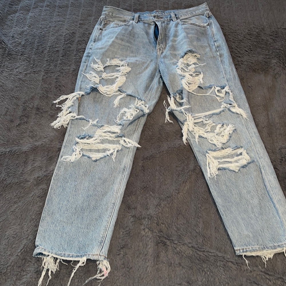American Eagle distressed/ripped Jeans
